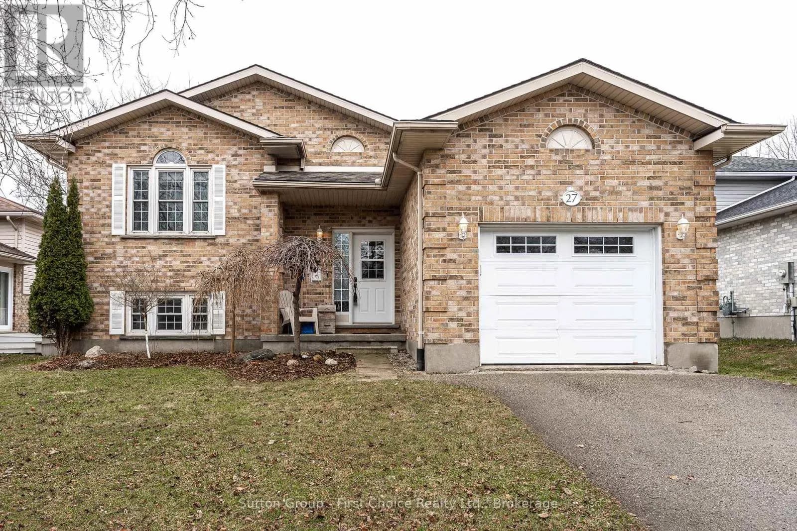 27 MCQUEEN COURT — photo 1 of 41