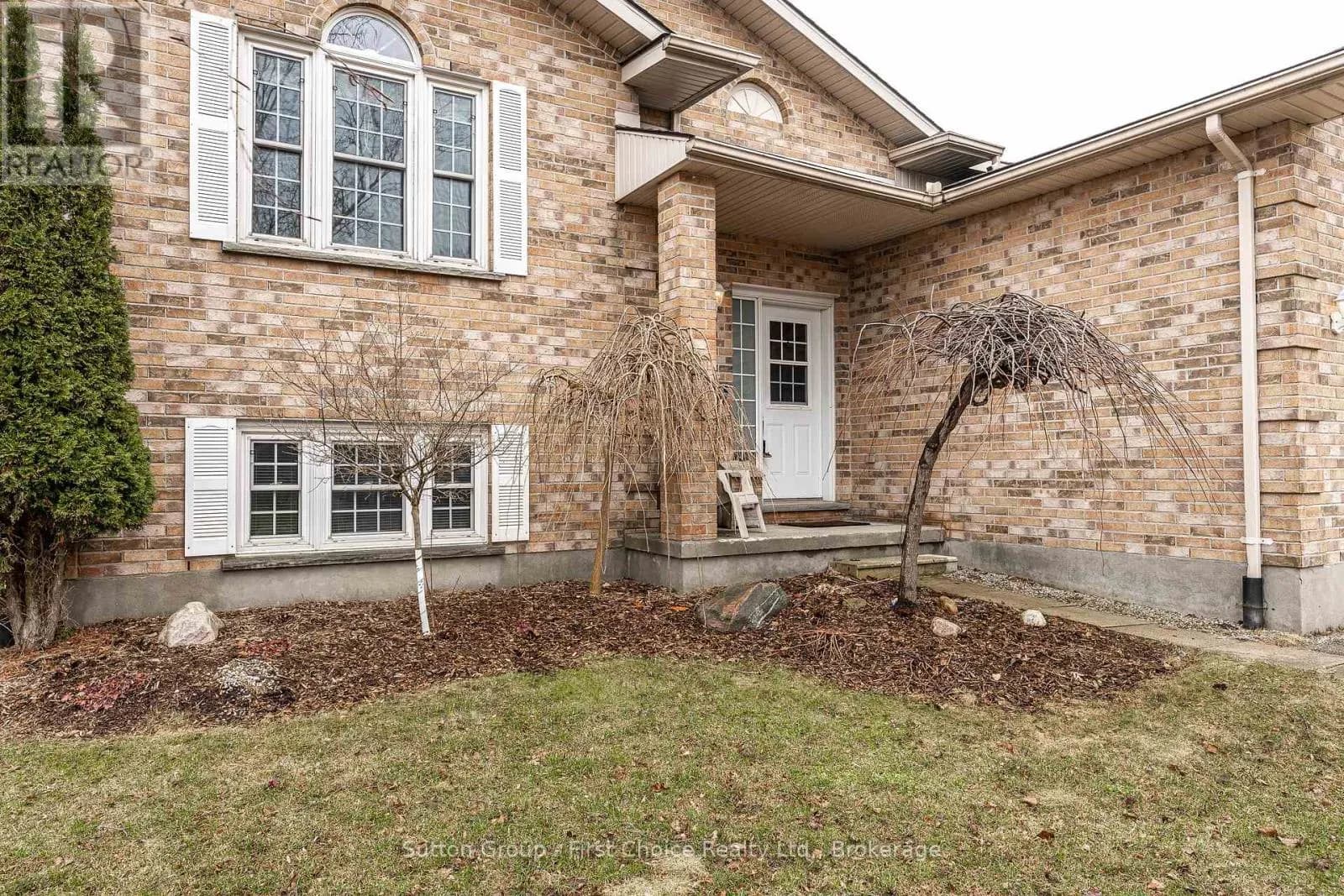 27 MCQUEEN COURT — photo 2 of 41