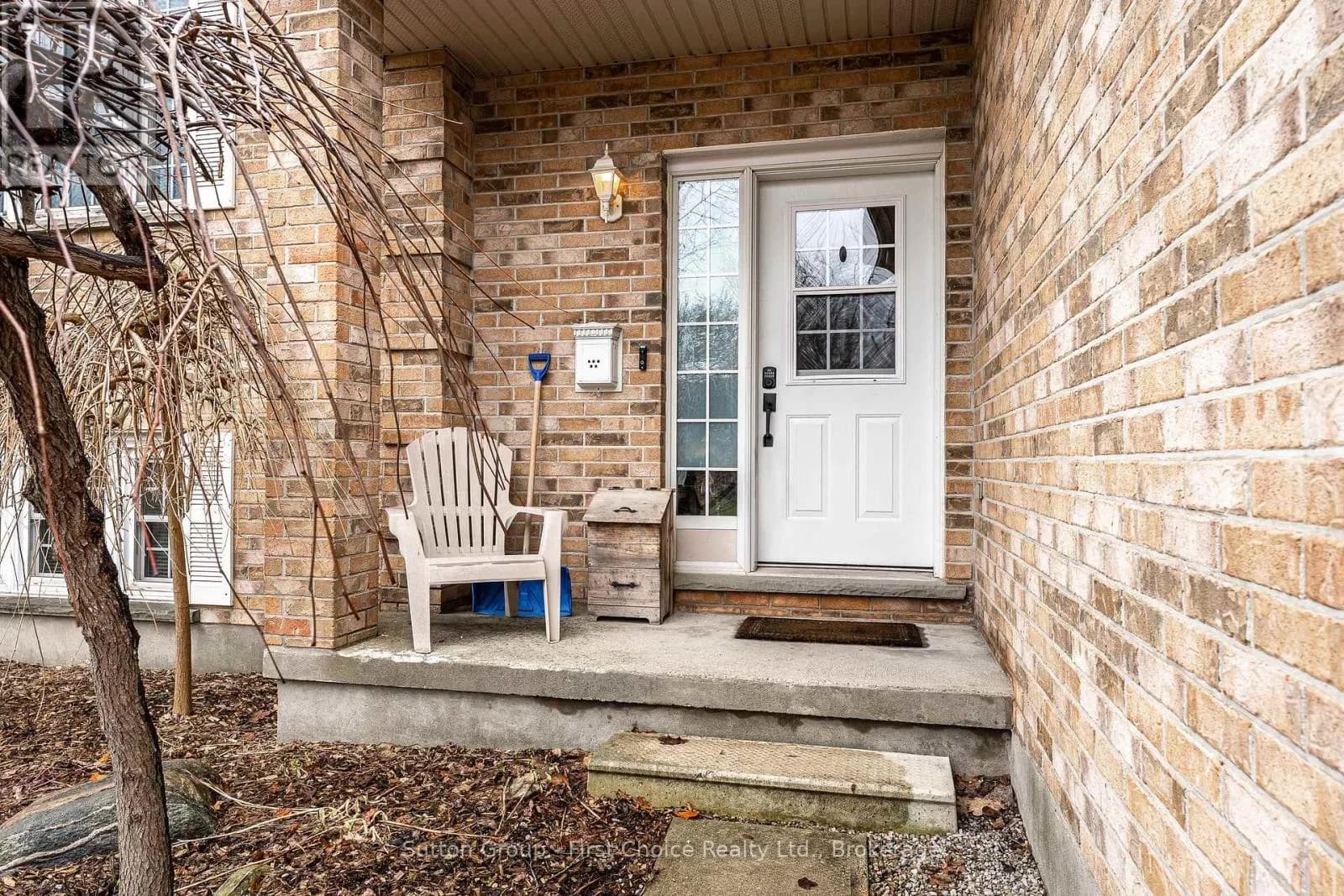 27 MCQUEEN COURT — photo 3 of 41