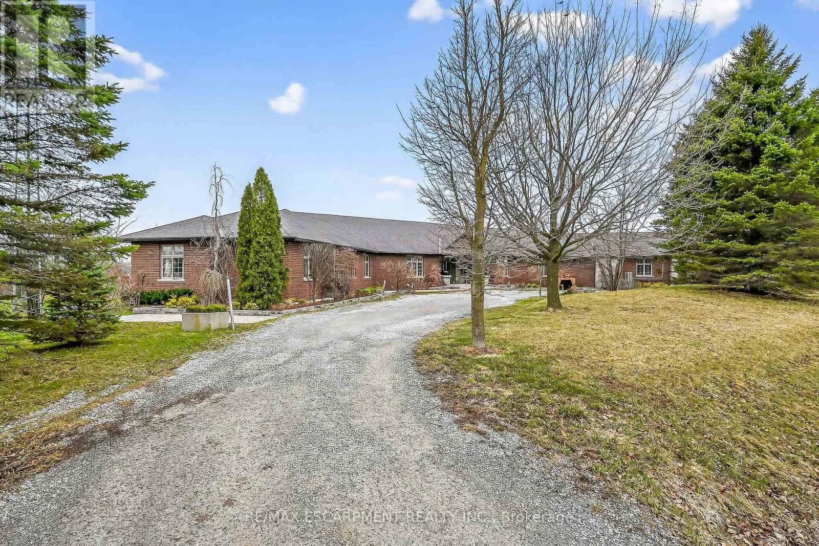 393 OLD ONONDAGA ROAD E — photo 4 of 50