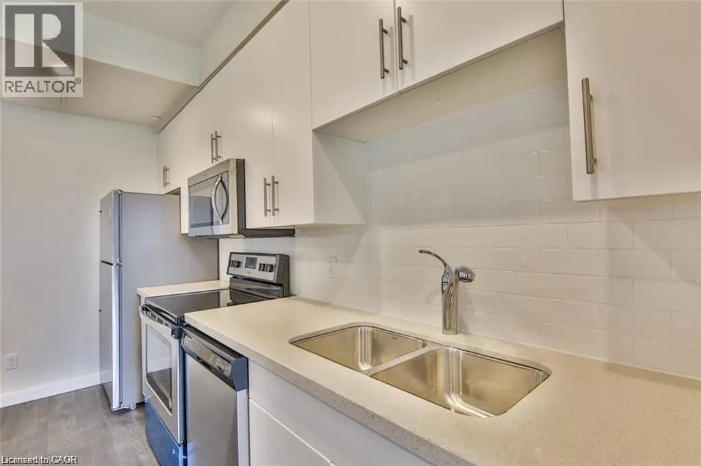 690 KING Street W Unit# 522 — photo 5 of 27