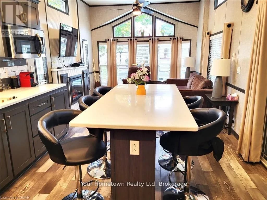 613 OAK CRESCENT — photo 4 of 20