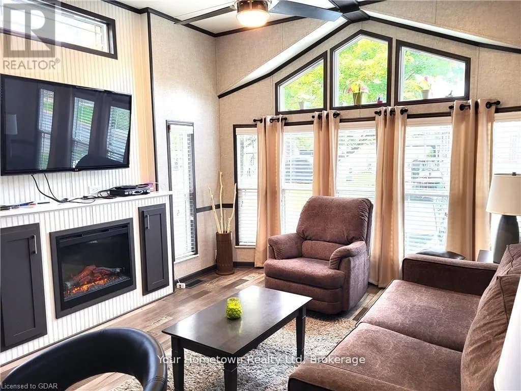 613 OAK CRESCENT — photo 5 of 20