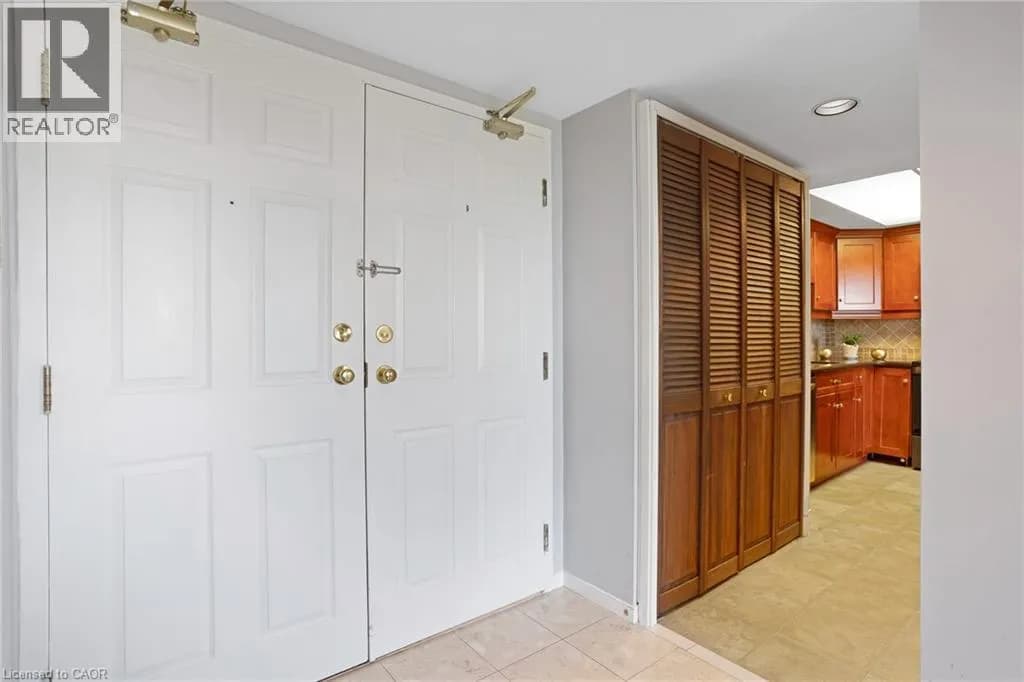 3267 KING Street E Unit# 505 — photo 4 of 32