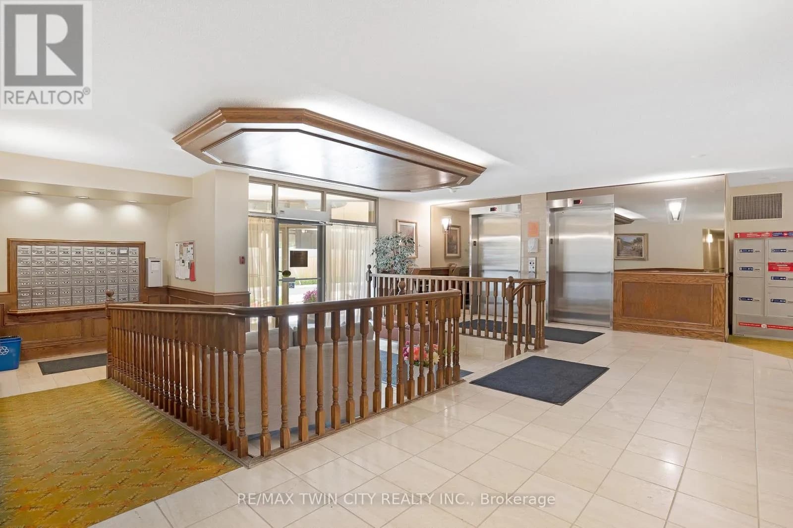 505 - 3267 KING STREET — photo 4 of 29