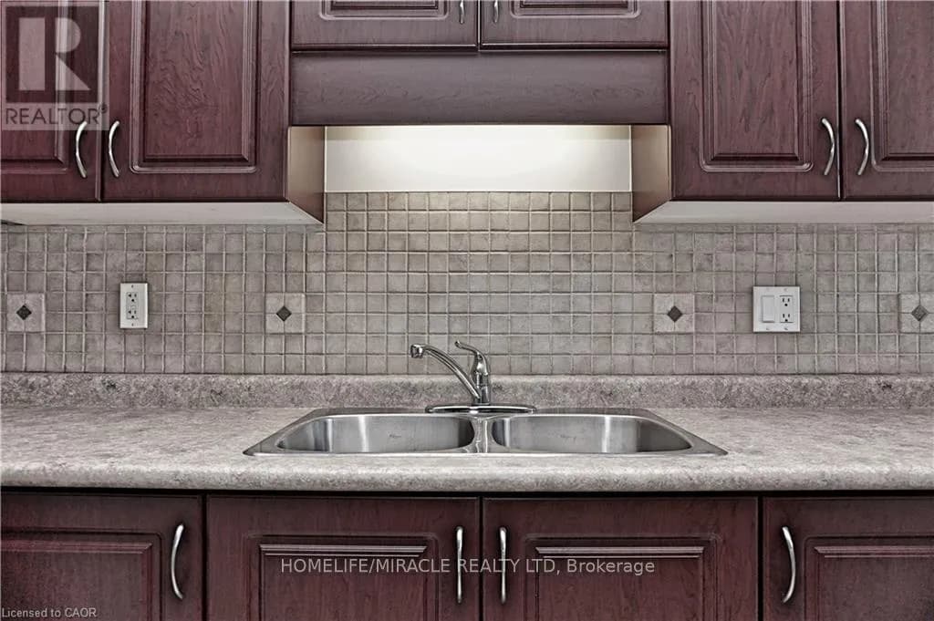 40 MADELEINE STREET — photo 4 of 31