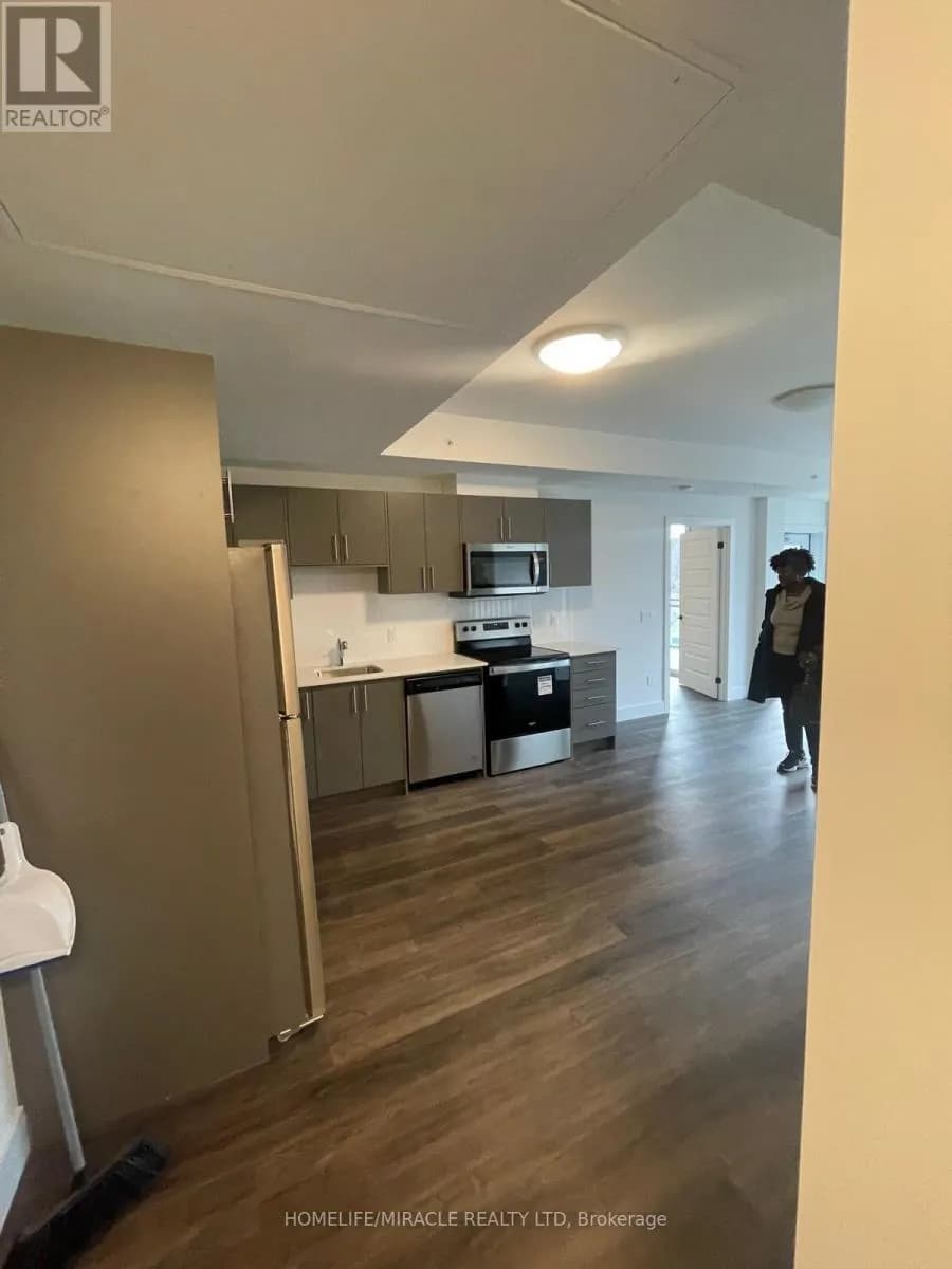 204 - 103 ROGERS STREET — photo 2 of 10