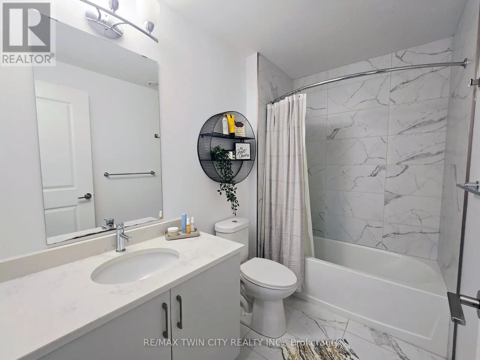 1812 - 181 KING STREET S — photo 3 of 27