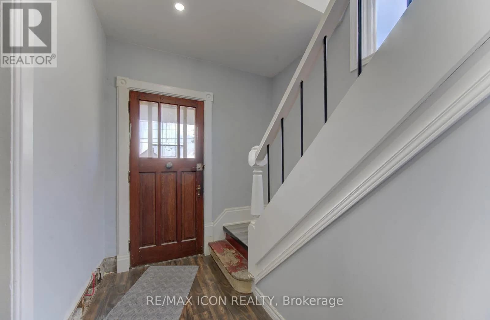 138 COURTLAND AVENUE E — photo 2 of 33