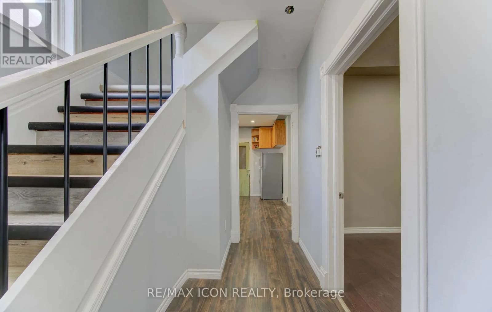 138 COURTLAND AVENUE E — photo 3 of 33
