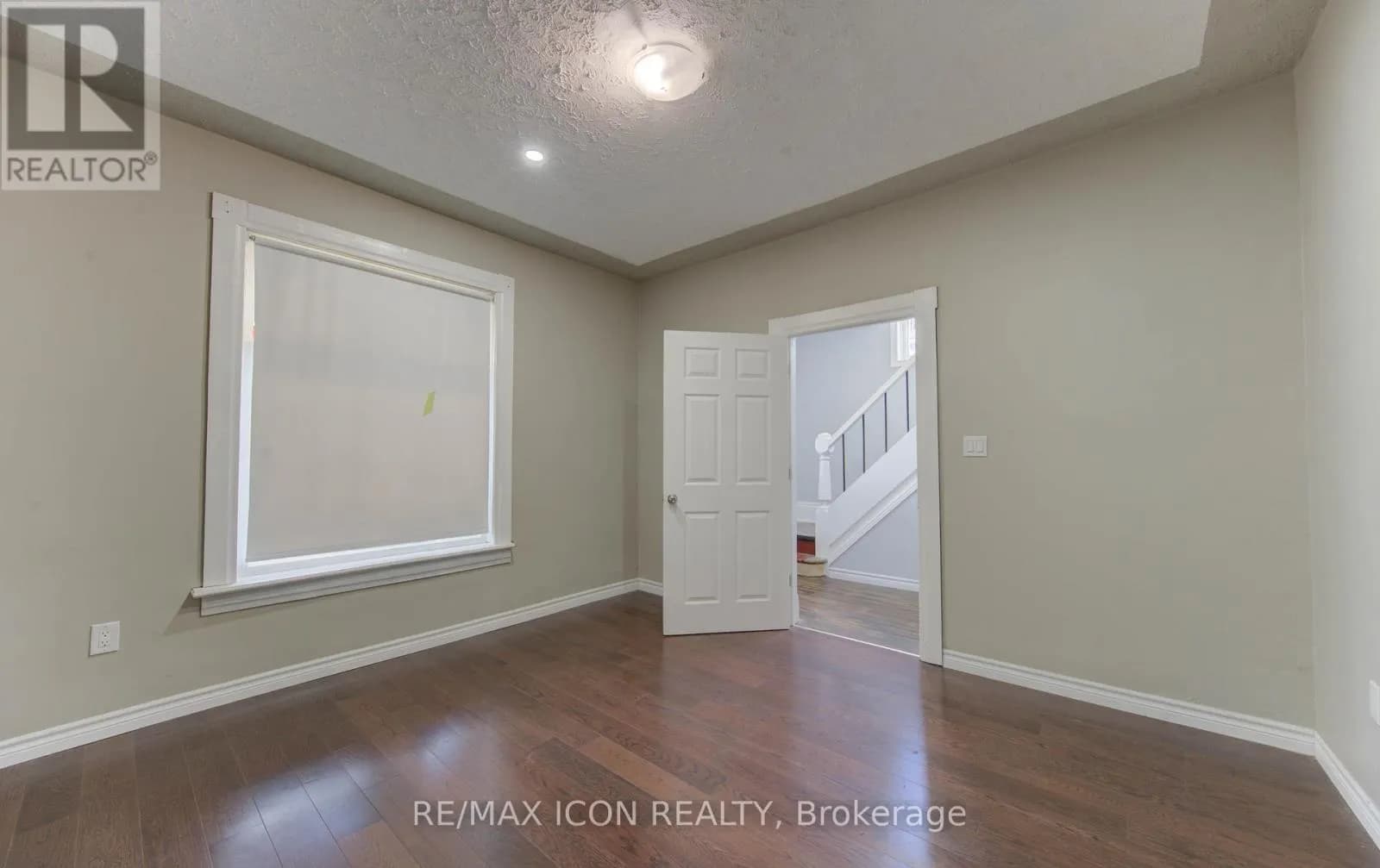 138 COURTLAND AVENUE E — photo 4 of 33