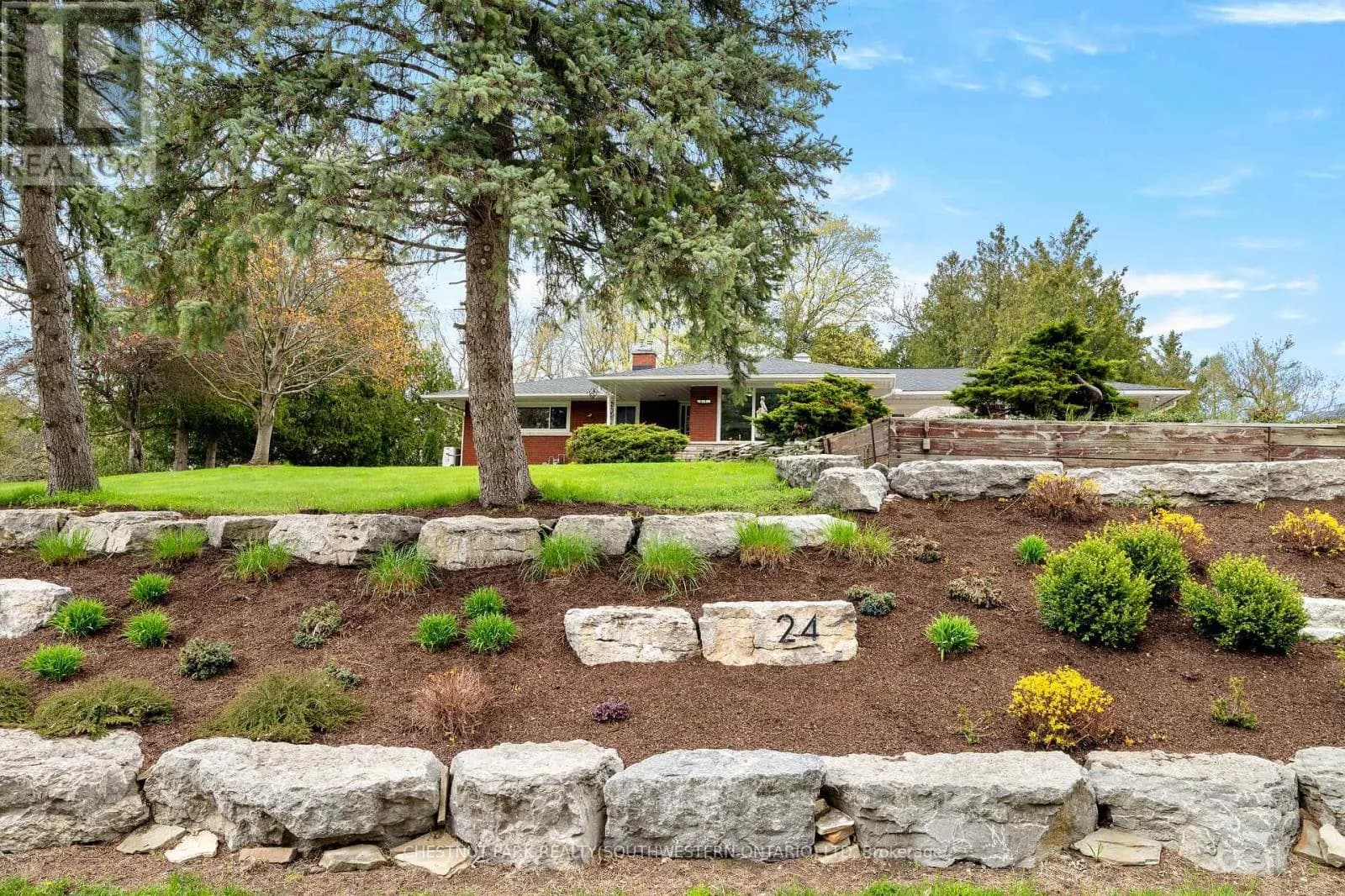 24 GRAND HILL DRIVE — photo 2 of 43