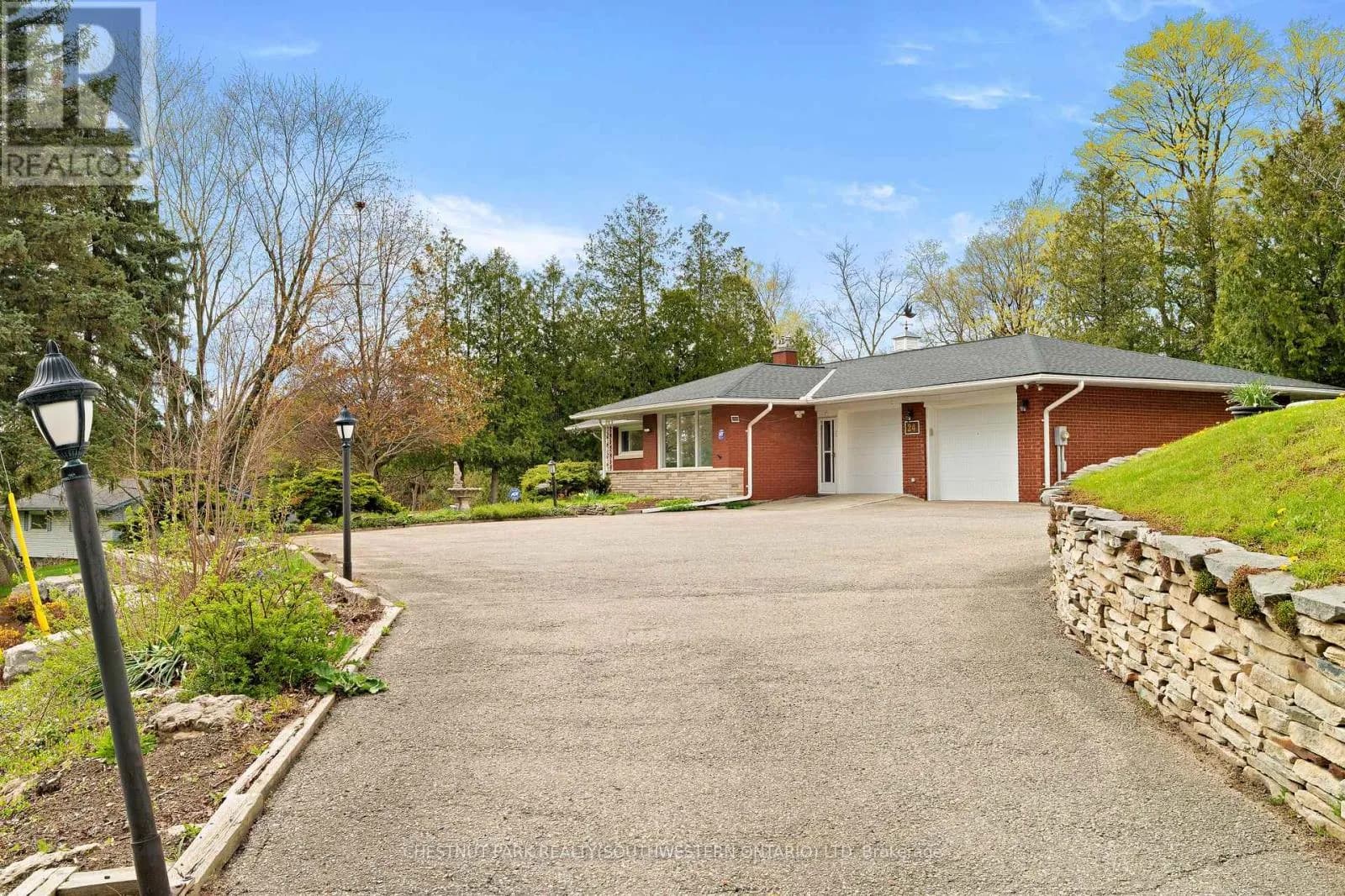 24 GRAND HILL DRIVE — photo 3 of 43