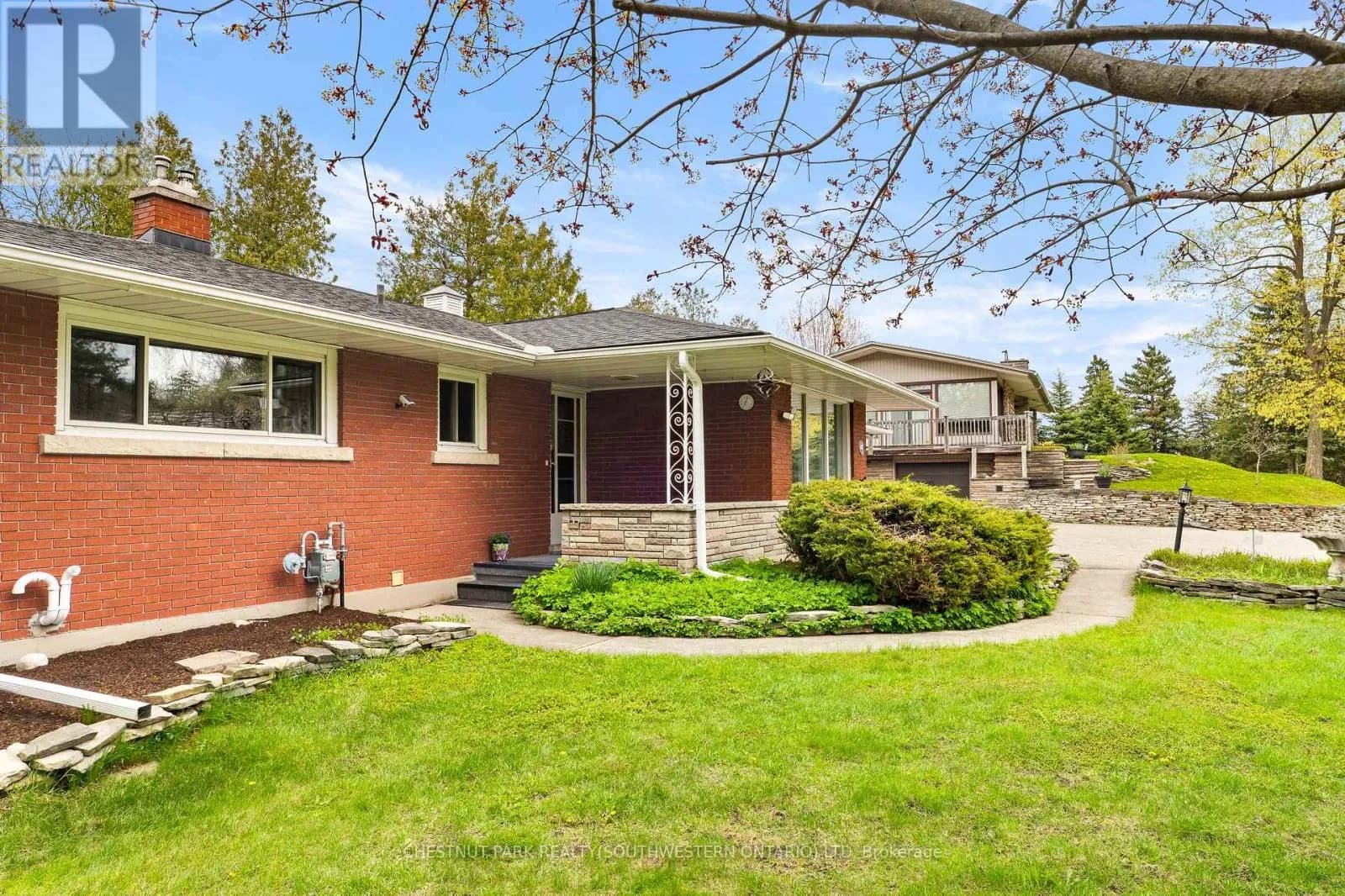 24 GRAND HILL DRIVE — photo 4 of 43