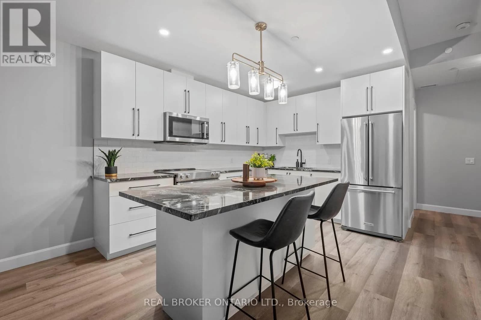 207 - 51 DAVID STREET — photo 3 of 35