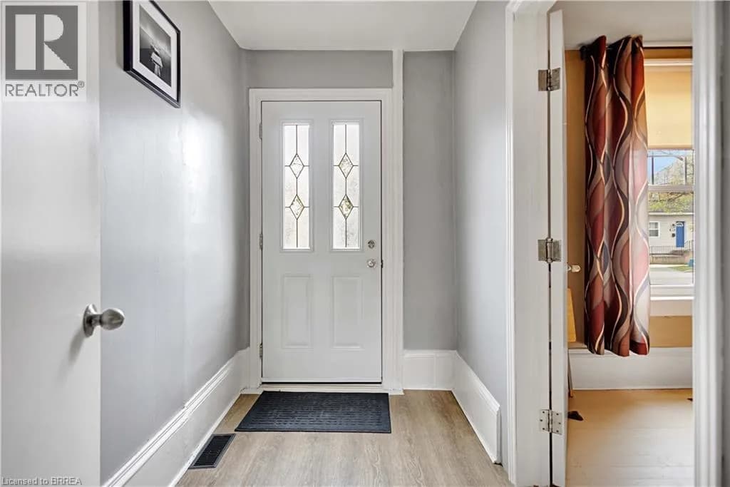 303 DALHOUSIE Street — photo 4 of 37