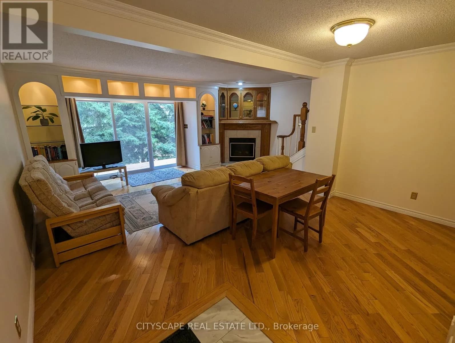 17 - 250 KEATS WAY — photo 4 of 35