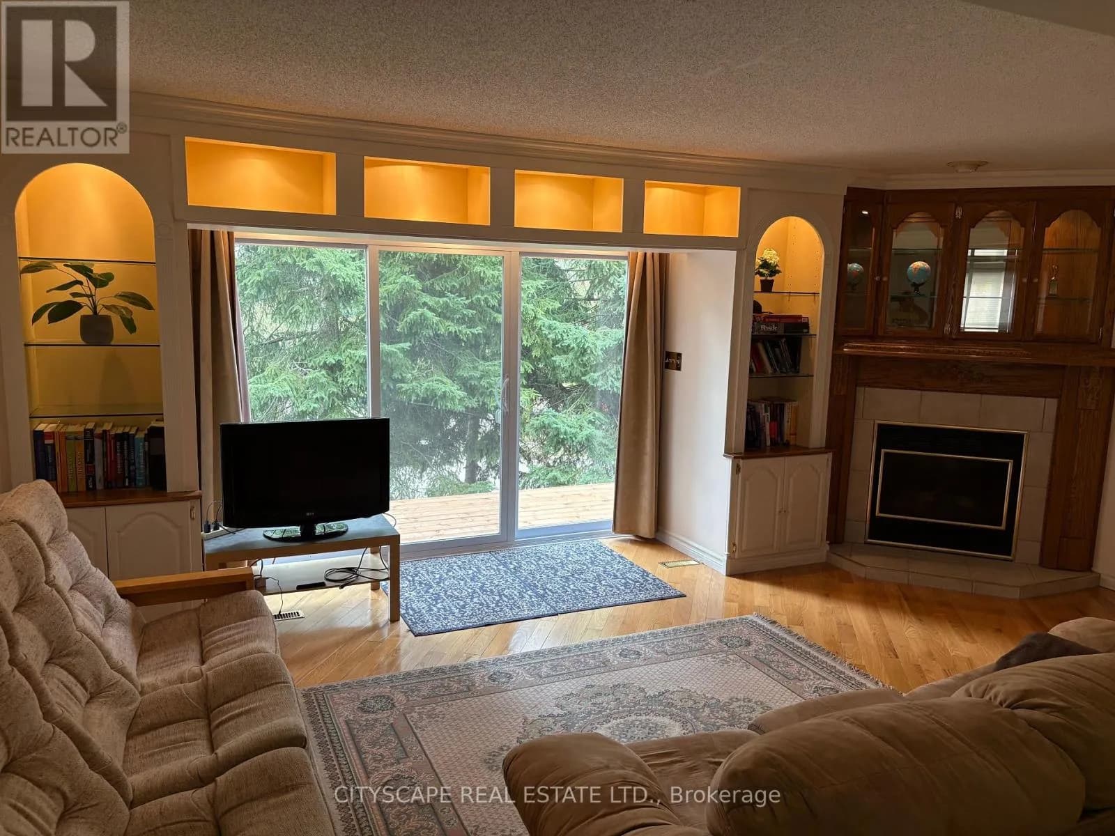 17 - 250 KEATS WAY — photo 5 of 35
