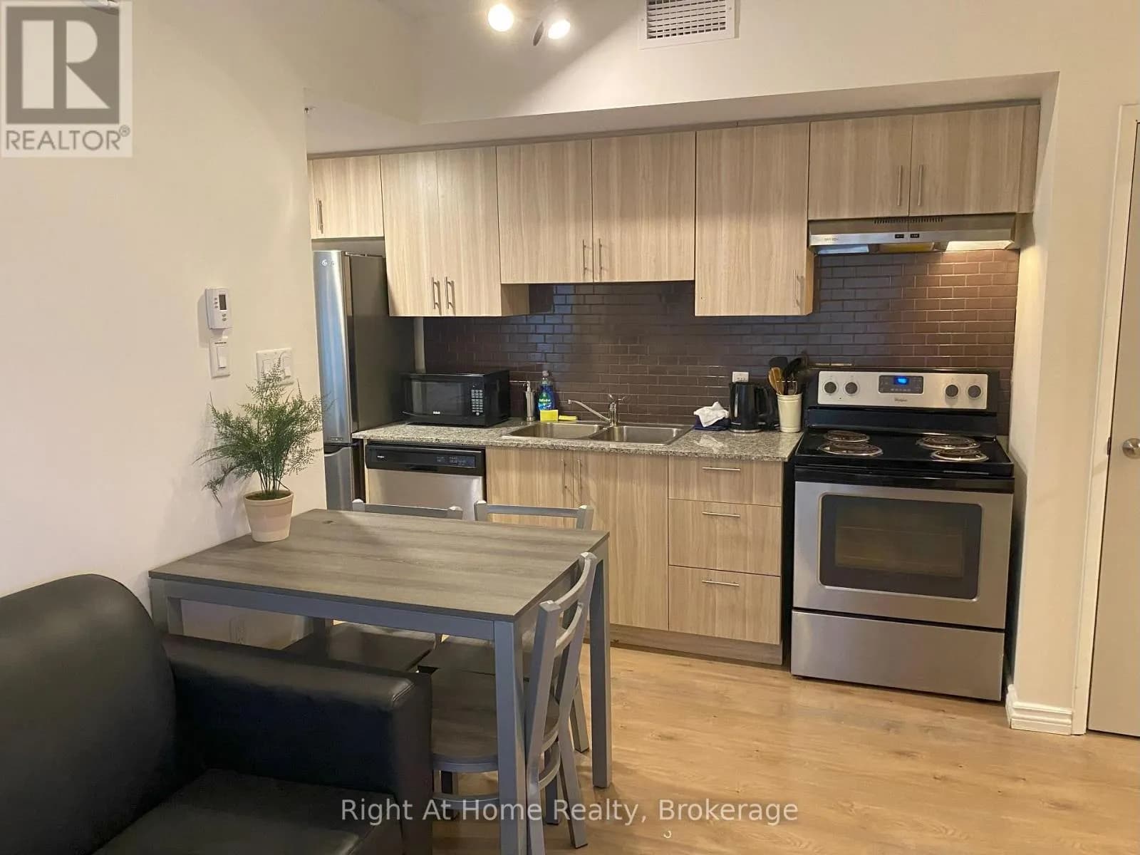 G204 - 275 LARCH STREET — photo 4 of 26