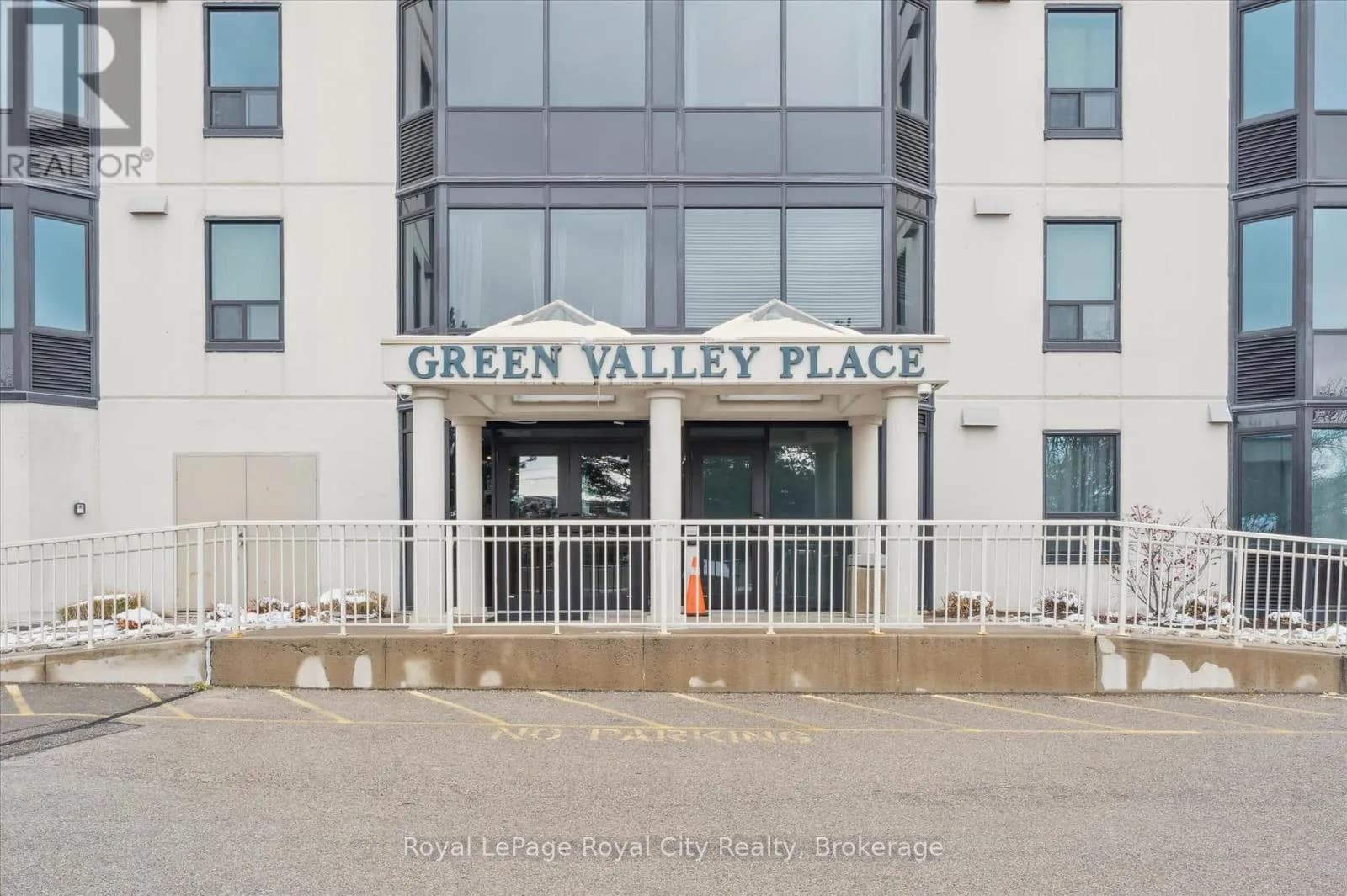 1410 - 35 GREEN VALLEY DRIVE — photo 3 of 47