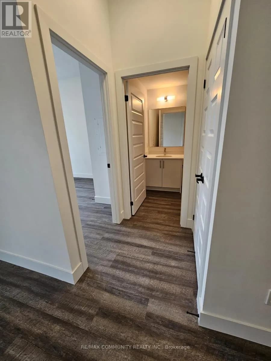 106 - 107 ROGER STREET — photo 4 of 7