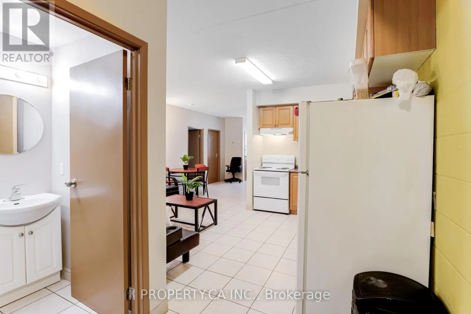 204 - 253 LESTER STREET — photo 5 of 44
