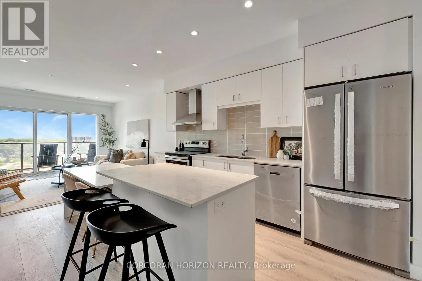 1511 - 15 GLEBE STREET — photo 1 of 35