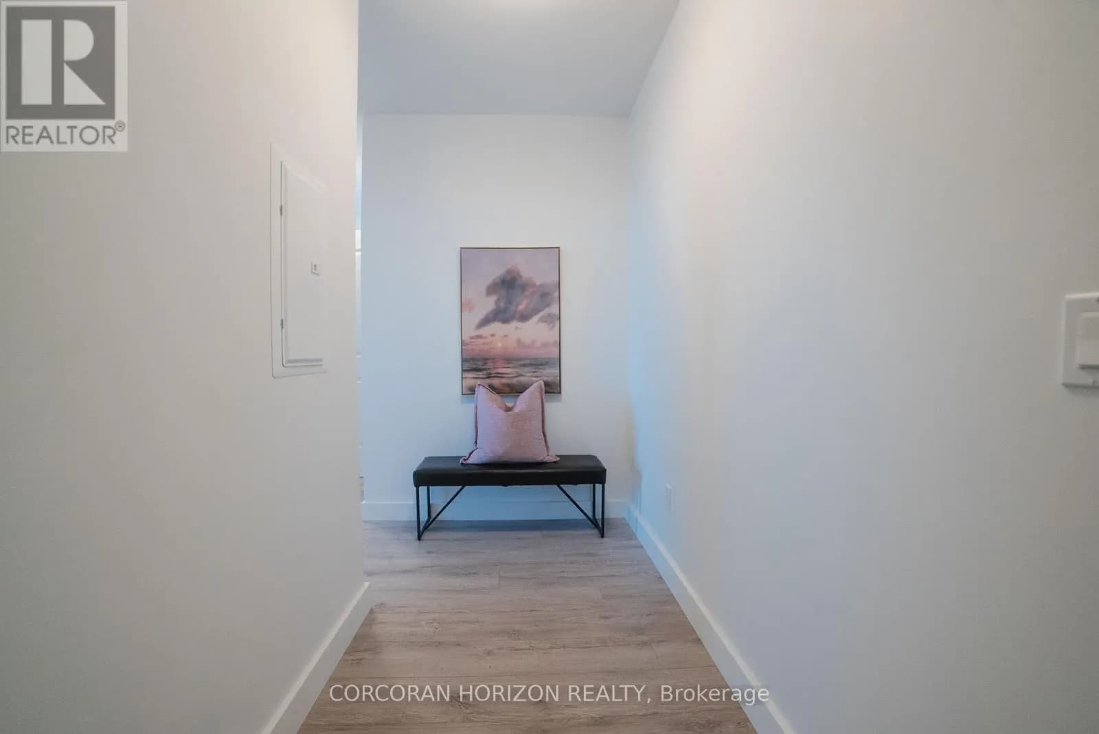 1701 - 15 GLEBE STREET S — photo 3 of 23