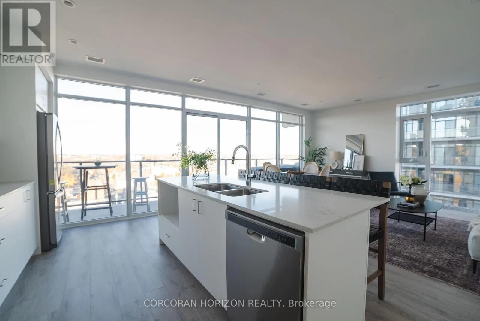 1701 - 15 GLEBE STREET S — photo 4 of 23