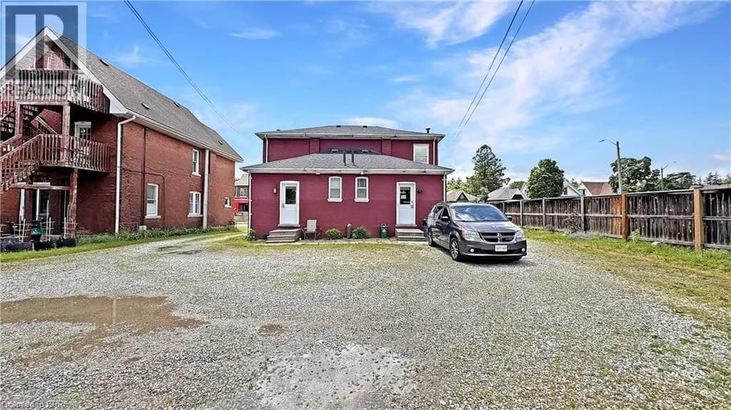 273-275 BRANT Avenue — photo 4 of 39