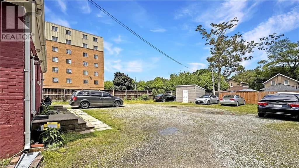 273 BRANT Avenue — photo 3 of 25