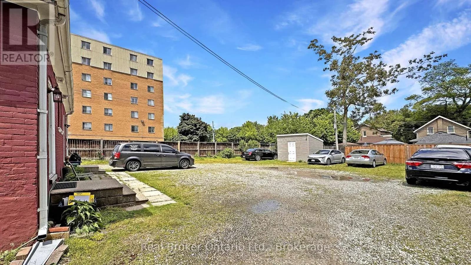 273 BRANT AVENUE — photo 3 of 25
