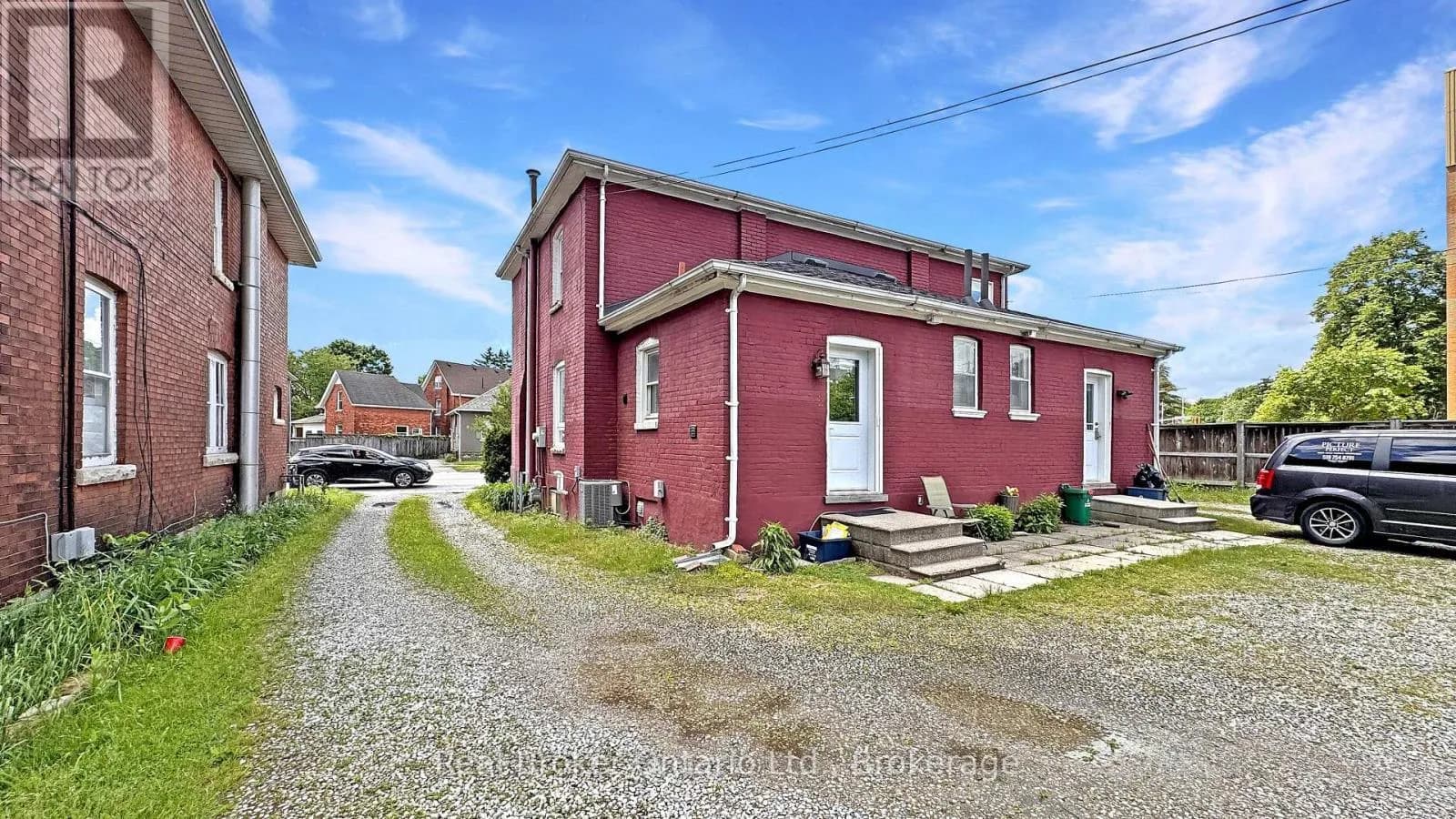273-275 BRANT AVENUE — photo 5 of 39