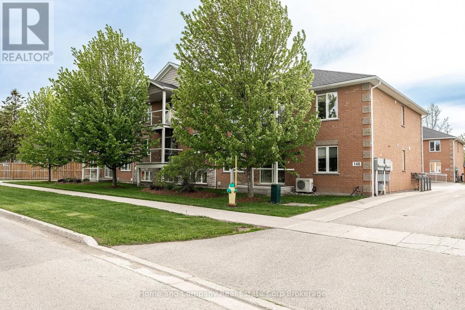 4 - 148 BORDEN STREET — photo 1 of 34