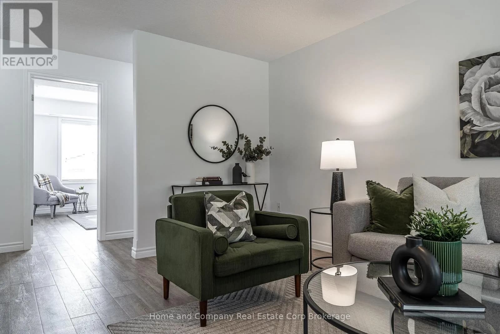 4 - 148 BORDEN STREET — photo 5 of 34
