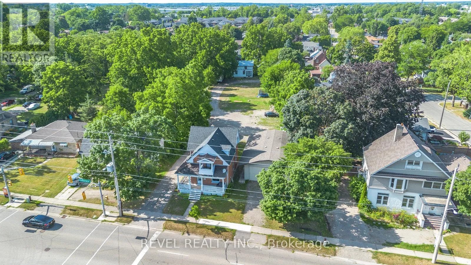 816 COLBORNE STREET E — photo 3 of 18
