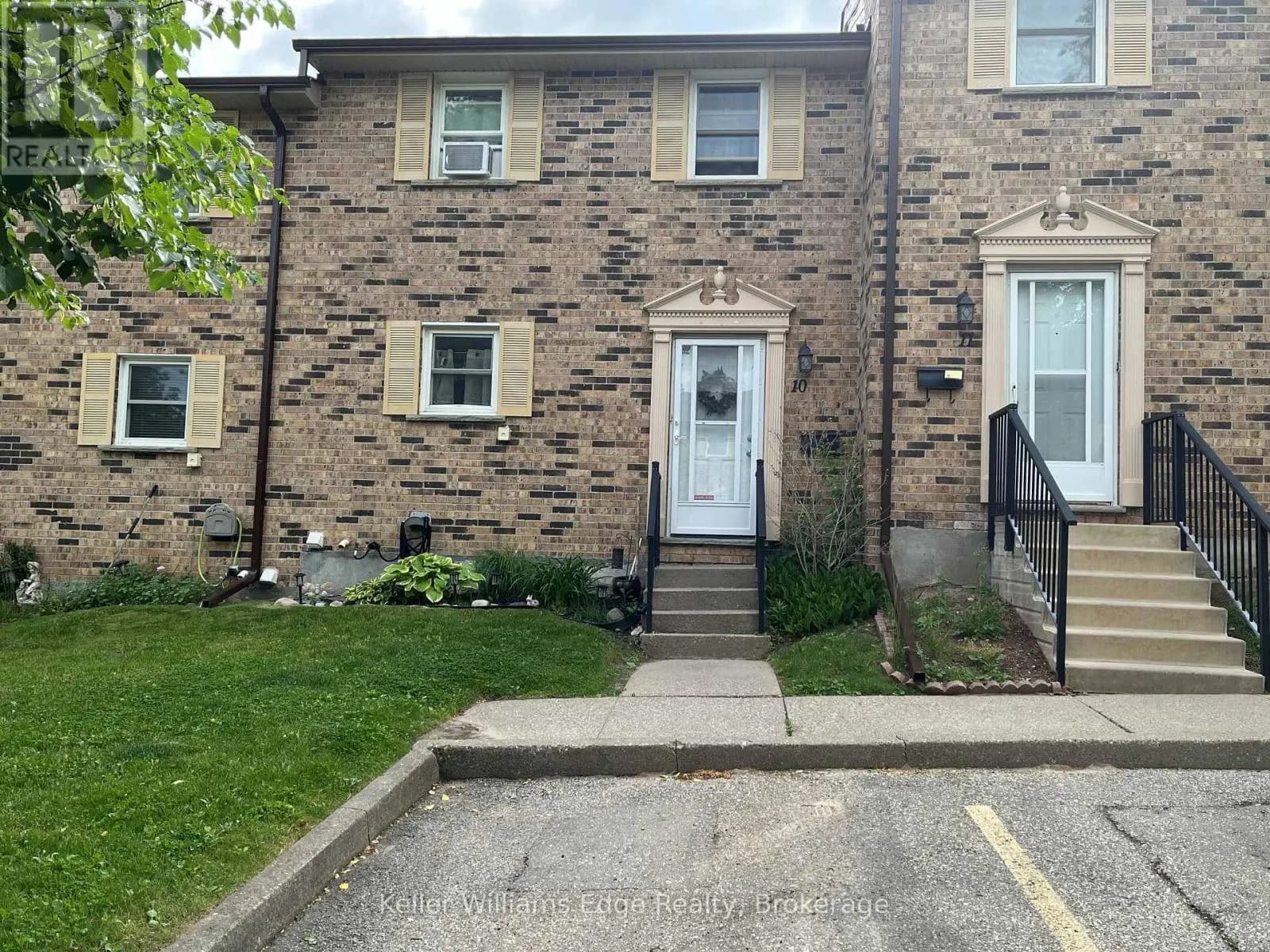 10 - 175 CEDAR STREET — photo 3 of 18