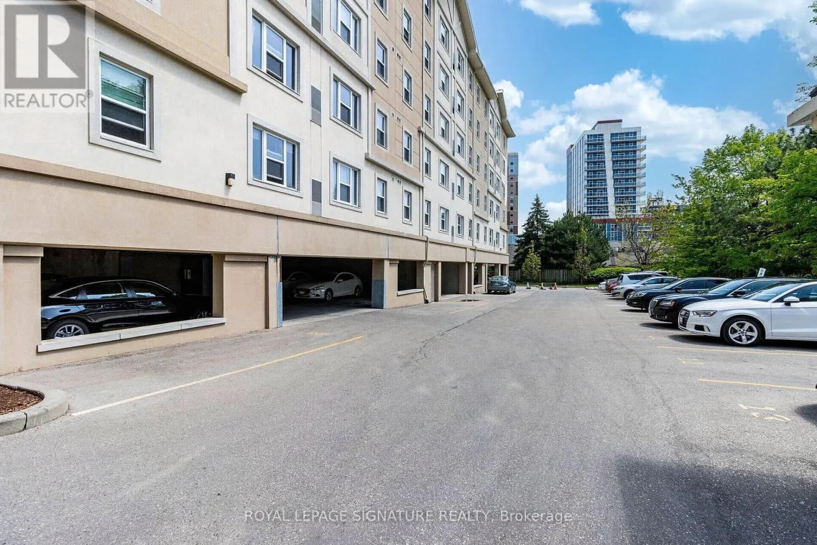 401 - 251 LESTER STREET — photo 3 of 42