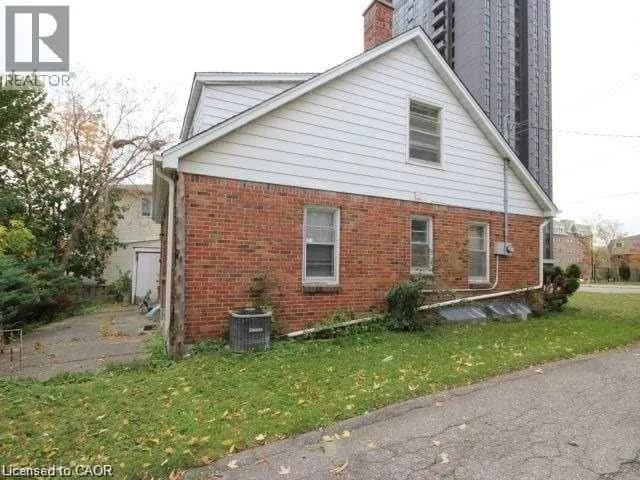 342 KING Street N — photo 5 of 6
