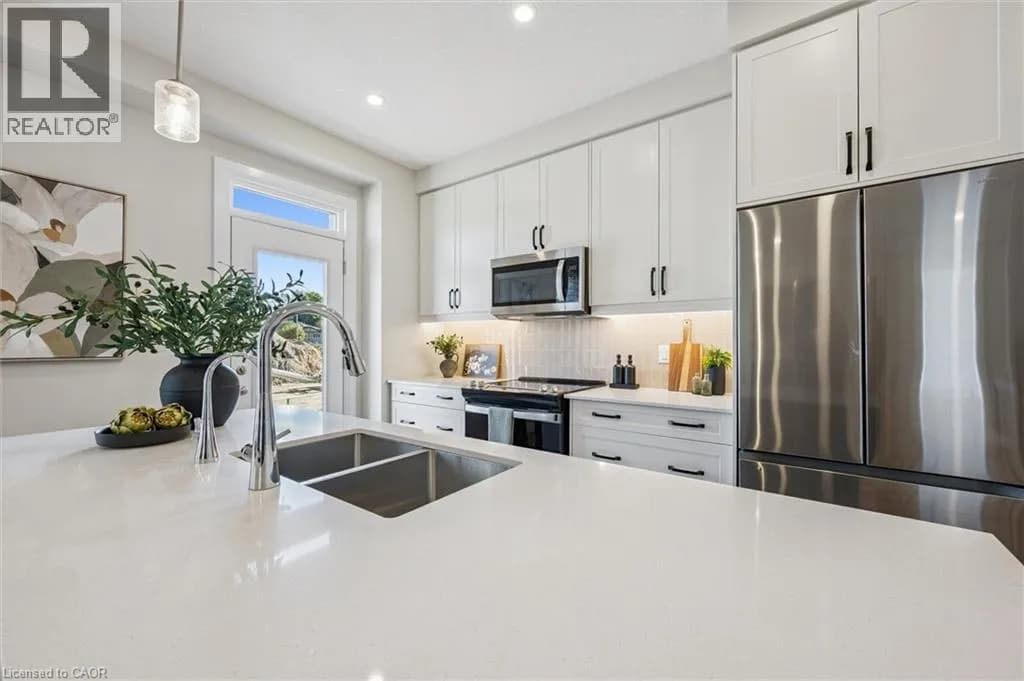 127 CATHERINE Street — photo 3 of 32