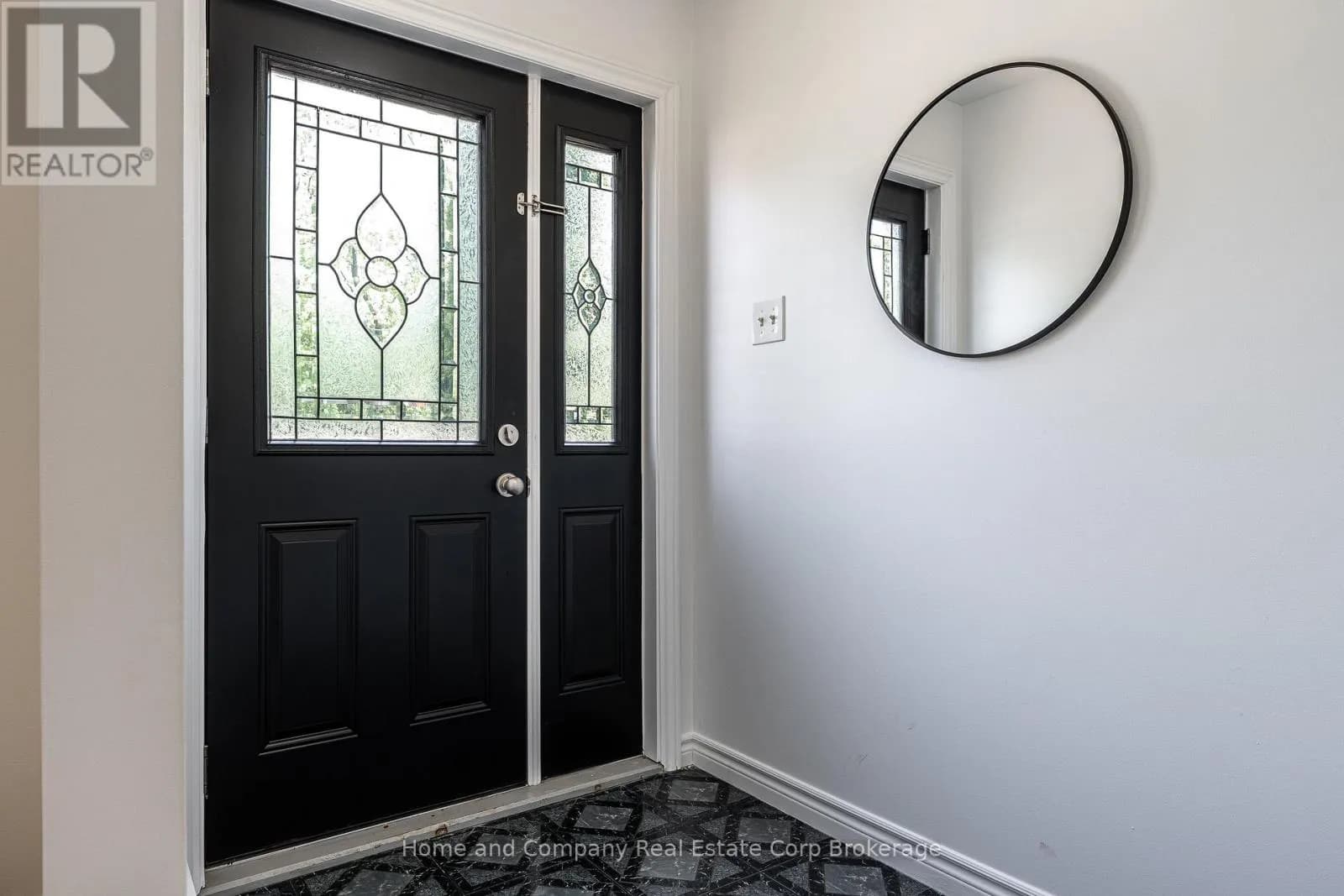 50 DUFFERIN STREET — photo 3 of 48