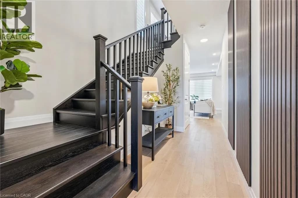 111 CATHERINE Street — photo 3 of 30