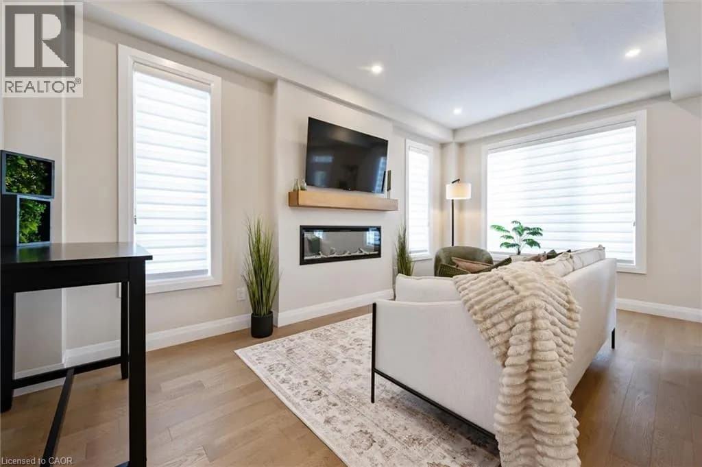 111 CATHERINE Street — photo 4 of 30