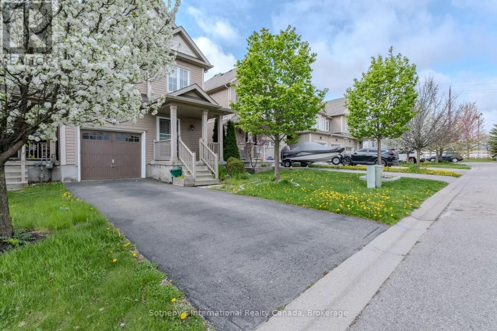 17 DWYER COURT — photo 2 of 24