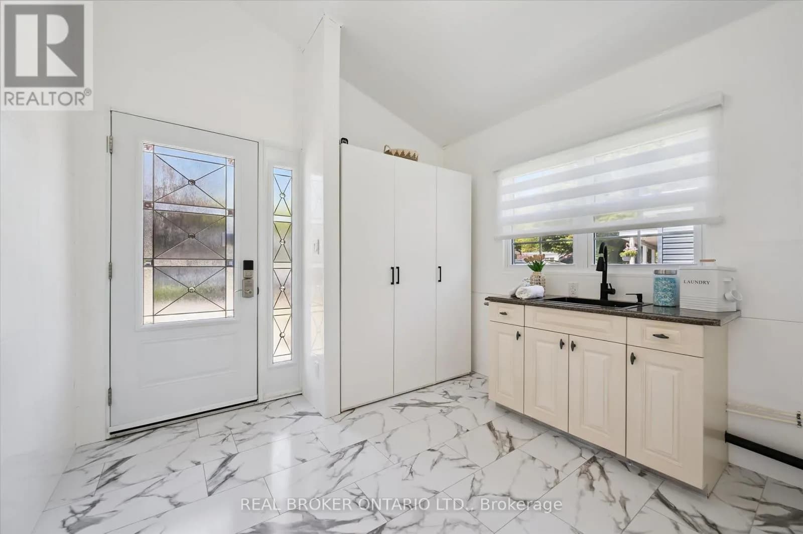 490 SPRUCE STREET — photo 4 of 47