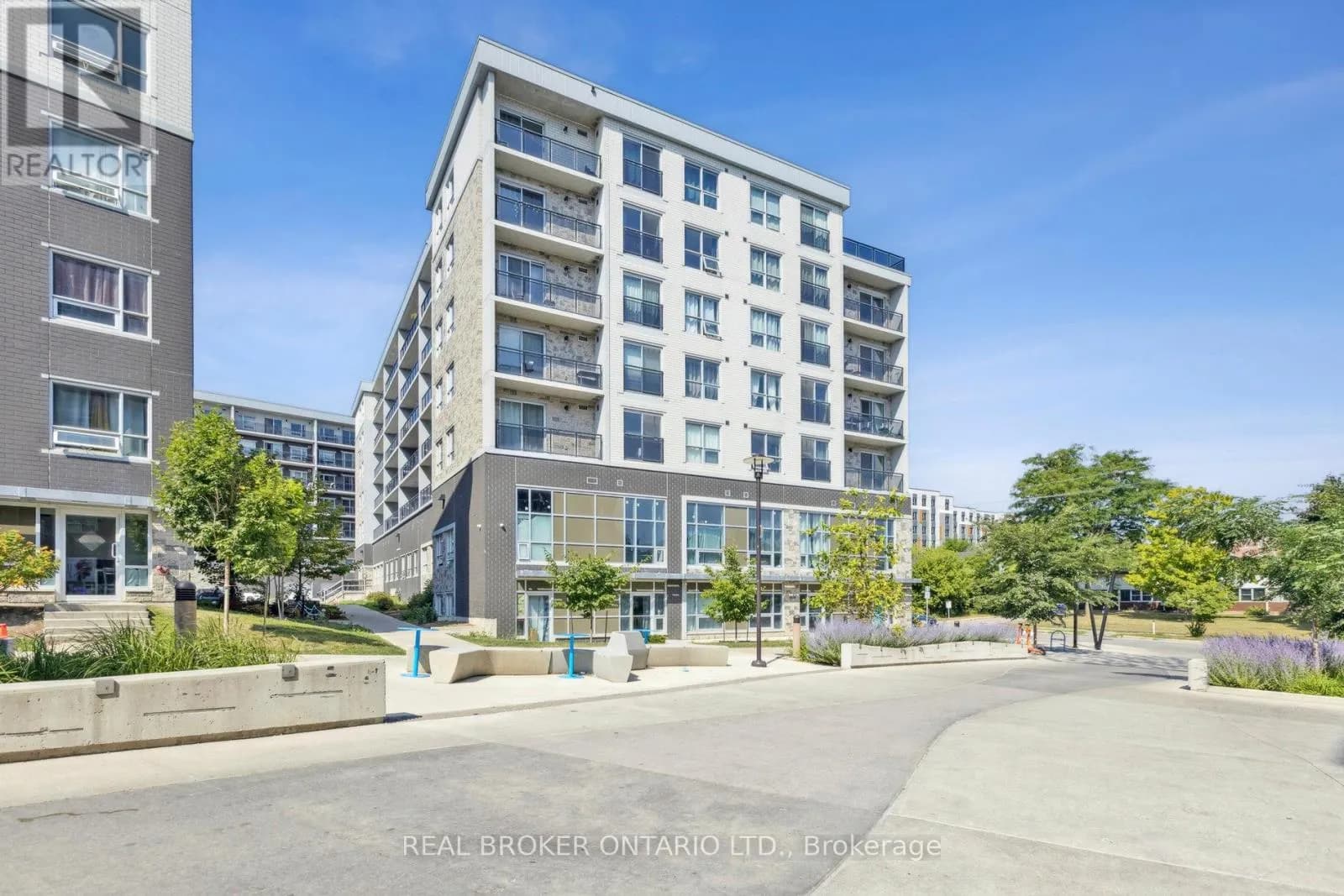 G607 - 275 LARCH STREET — photo 4 of 23