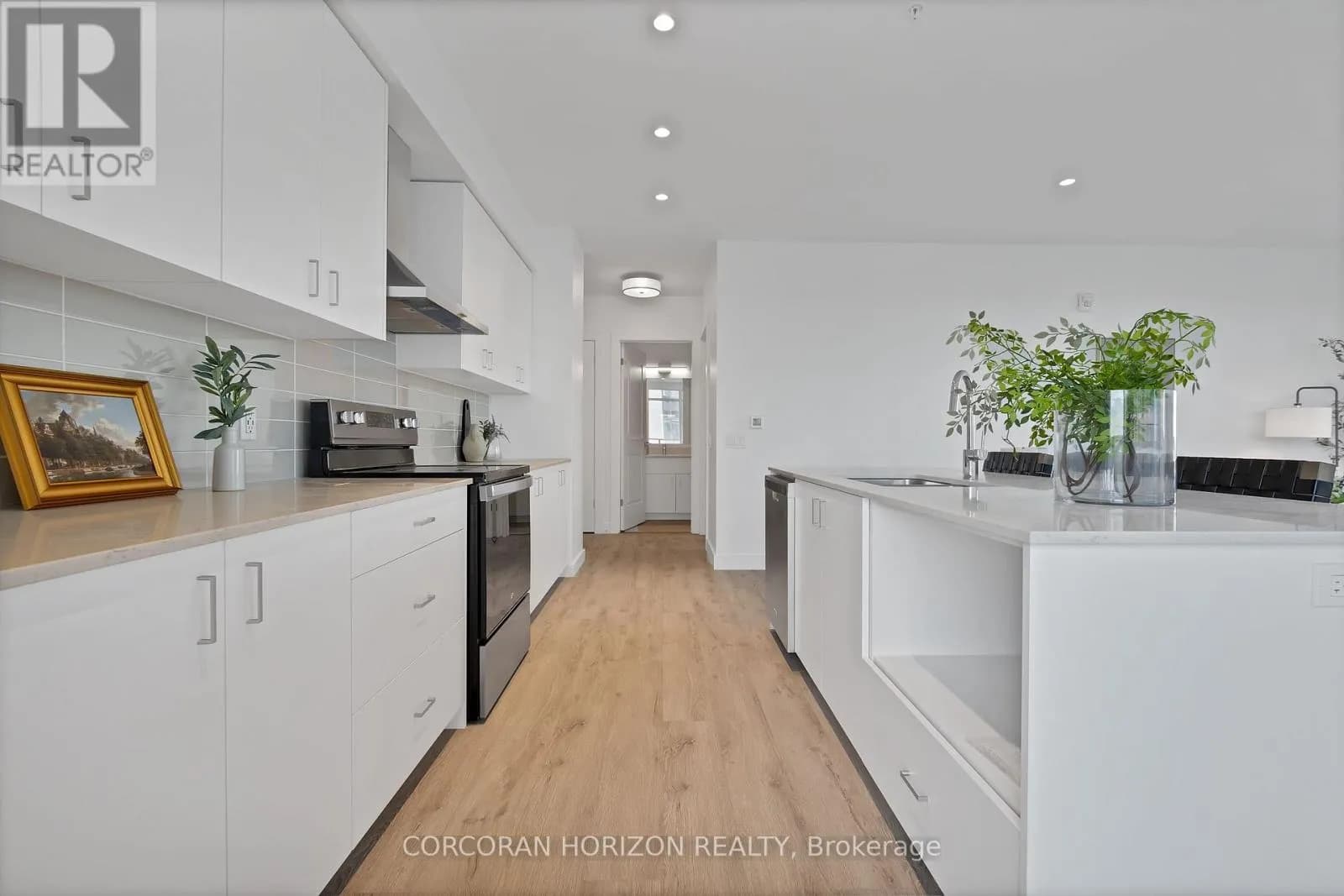 1702 - 50 GRAND AVENUE S — photo 5 of 35