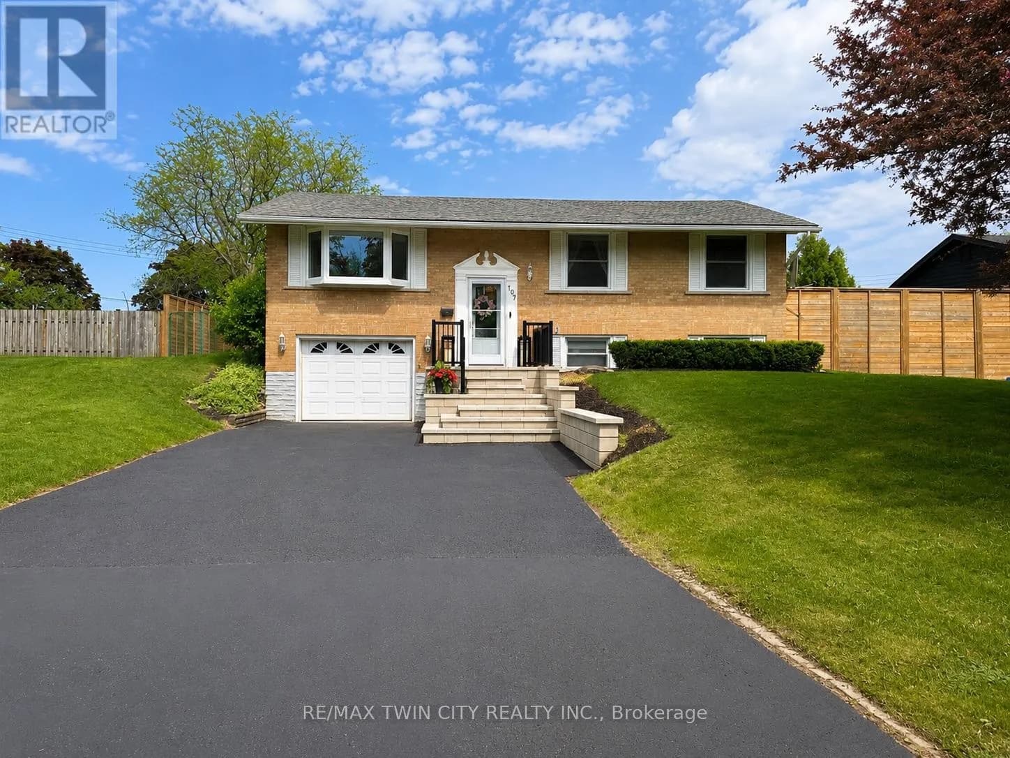 107 ROSSLINN ROAD — photo 1 of 46