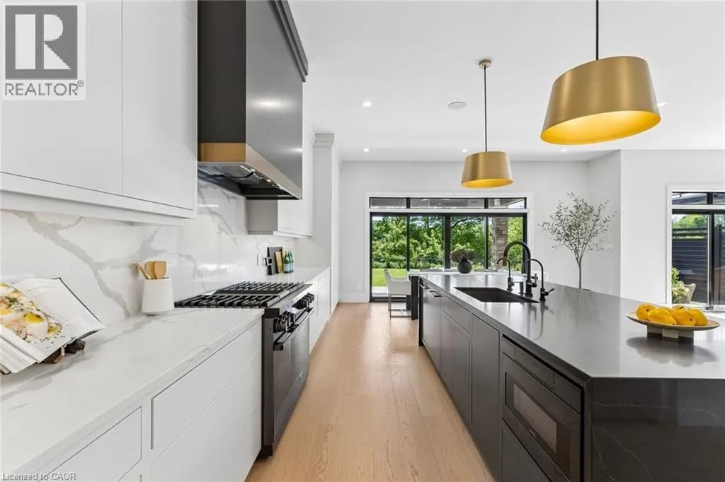 95 PONDCLIFFE Drive — photo 4 of 50