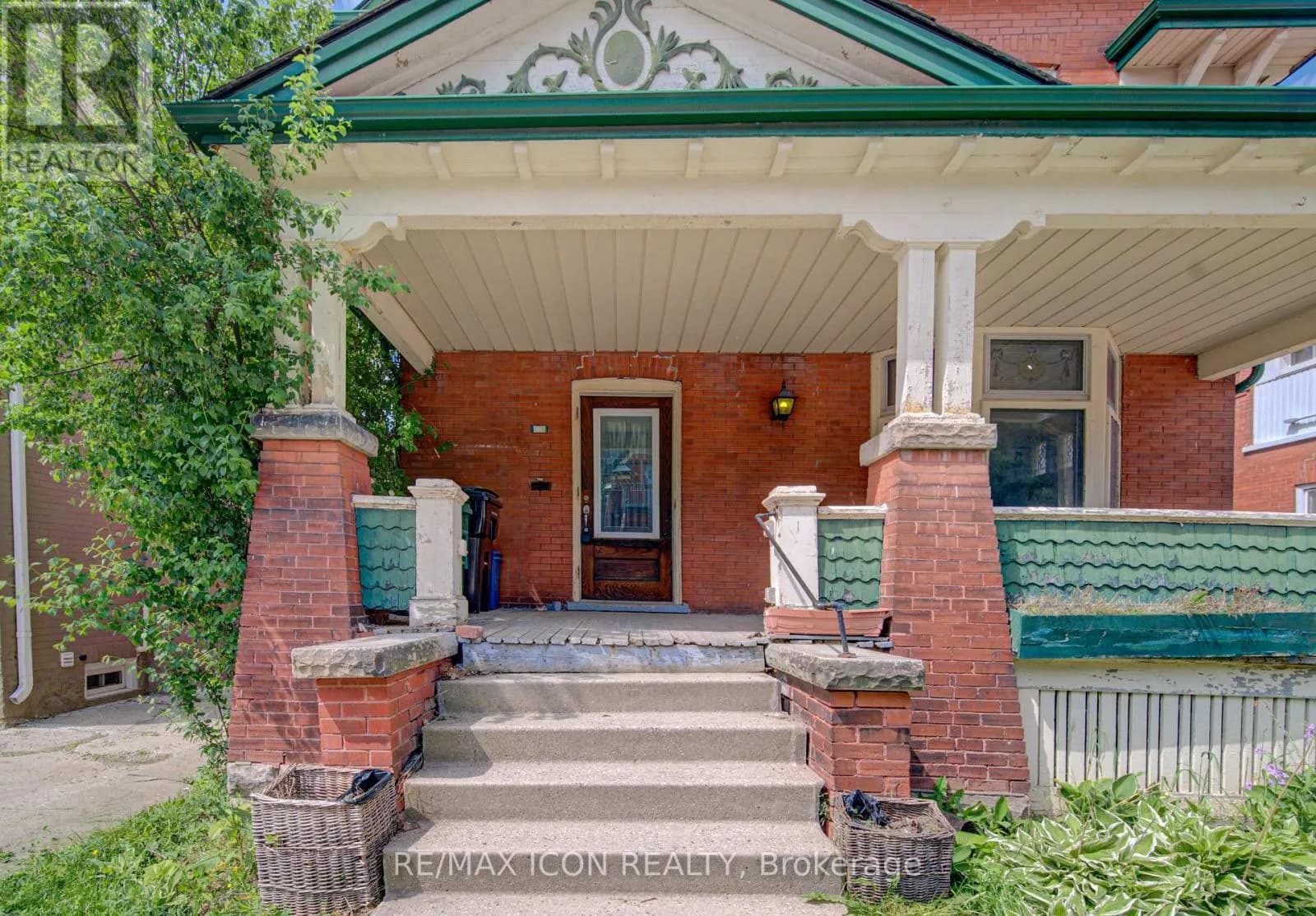 59 IRVIN STREET — photo 4 of 48